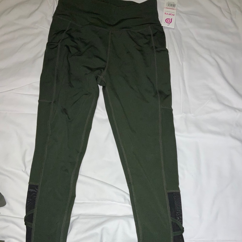 Green Pop Fit leggings with pockets and leg design
